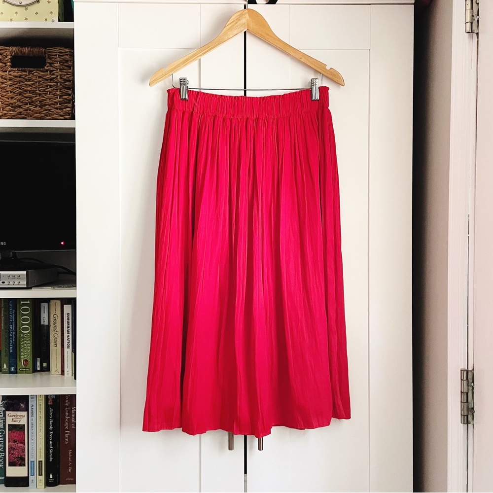 GAP red accordion skirt